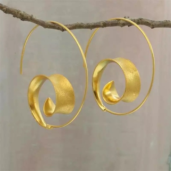 “All Curled Up” Leaf Vintage Antique Hoop Earrings - Picture 4 of 6